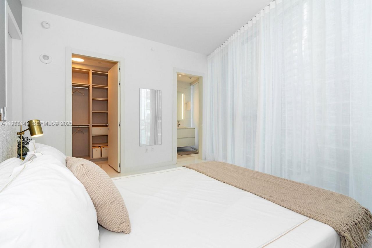 300 Biscayne Blvd Way, Unit 1901, Miami, FL 33131 Photo