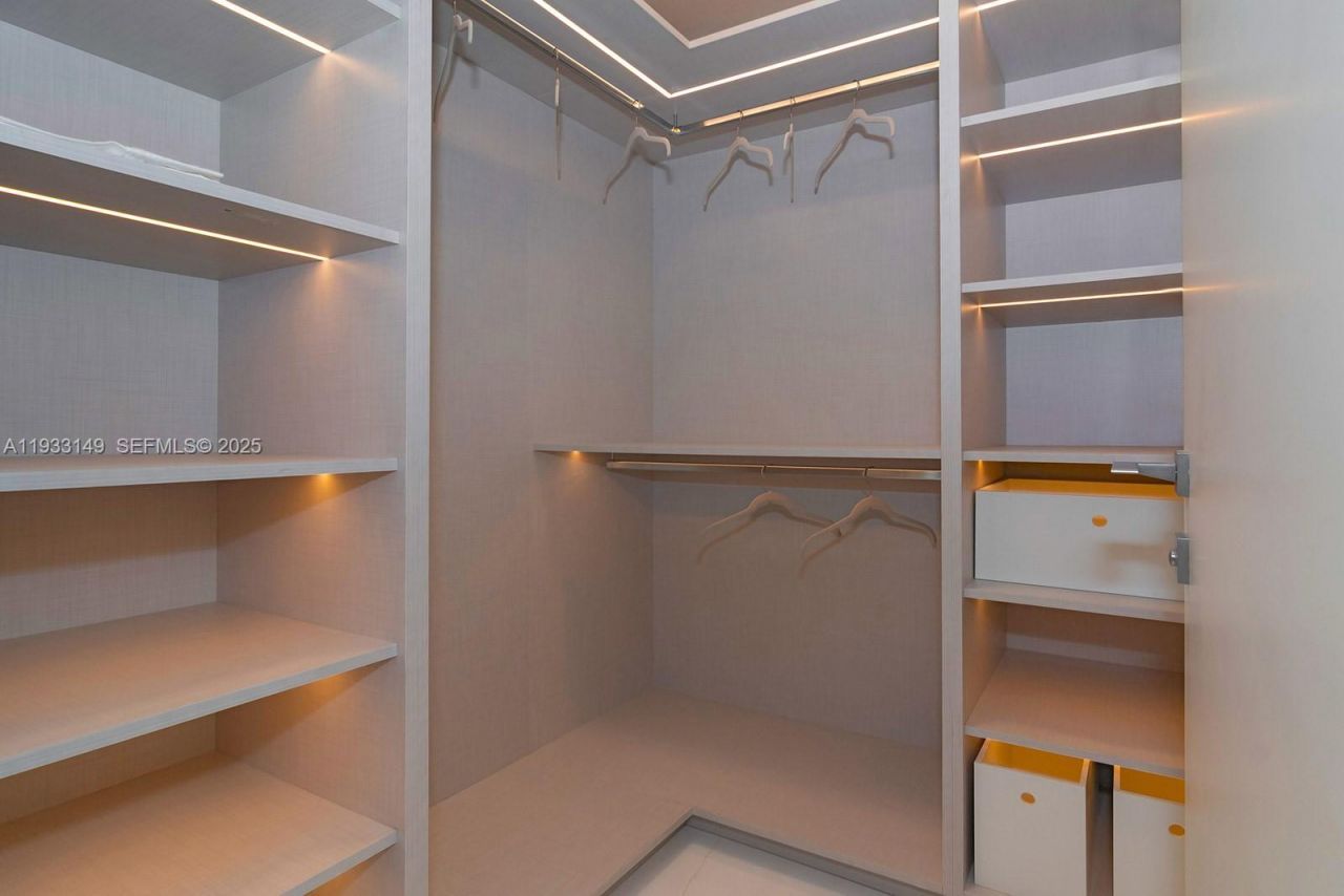 300 Biscayne Blvd Way, Unit 1901, Miami, FL 33131 Photo