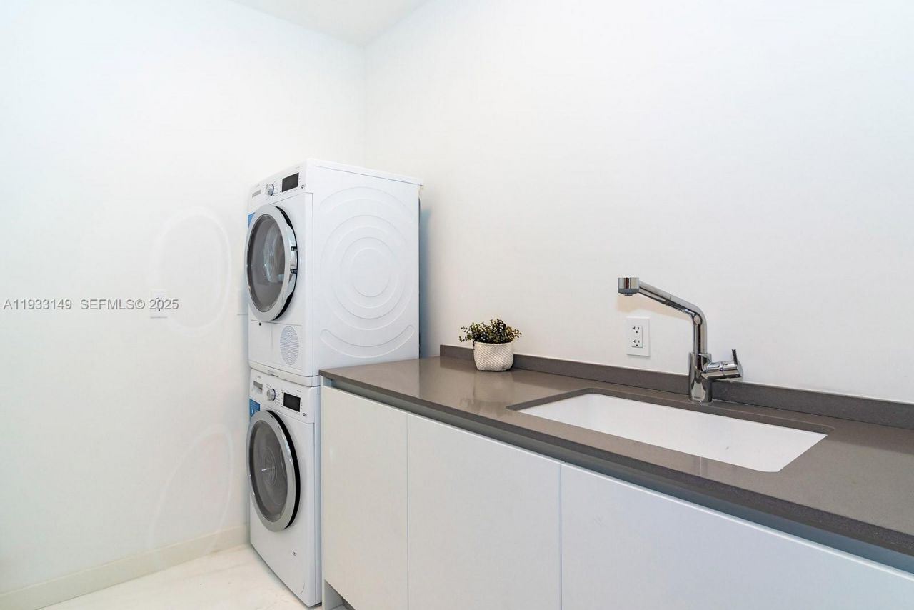 300 Biscayne Blvd Way, Unit 1901, Miami, FL 33131 Photo