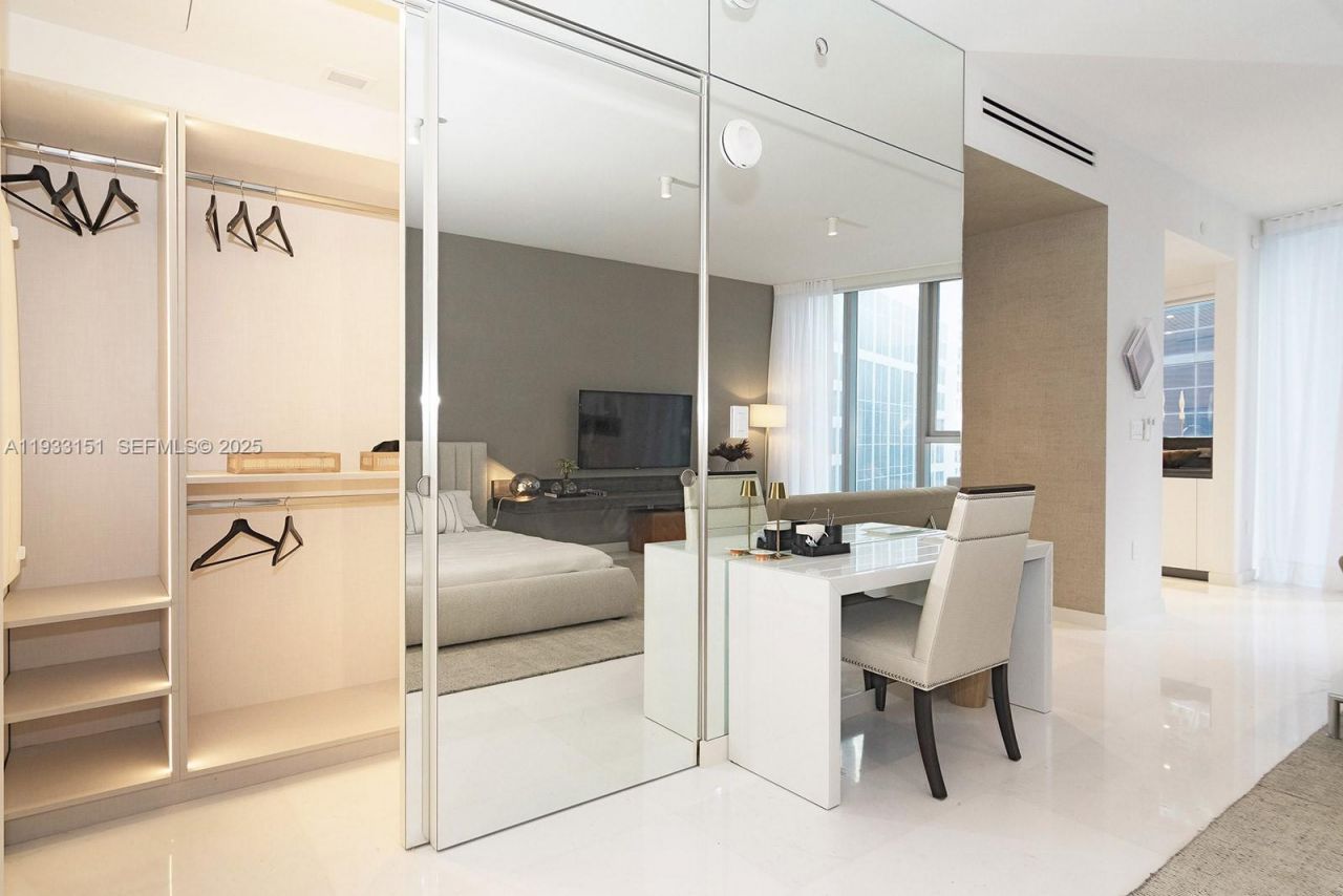 300 Biscayne Blvd Way, Unit 805, Miami, FL 33131 Photo