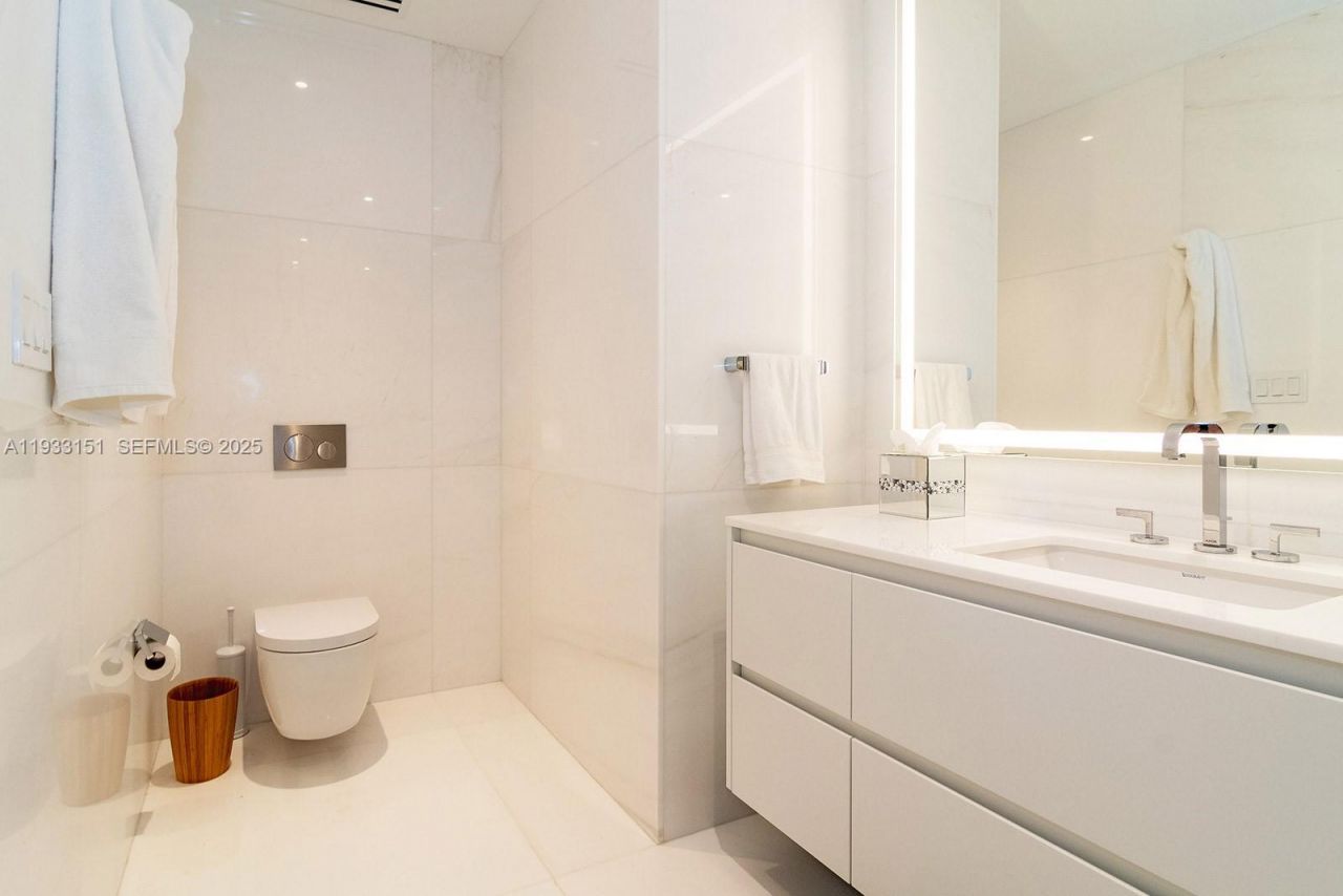 300 Biscayne Blvd Way, Unit 805, Miami, FL 33131 Photo