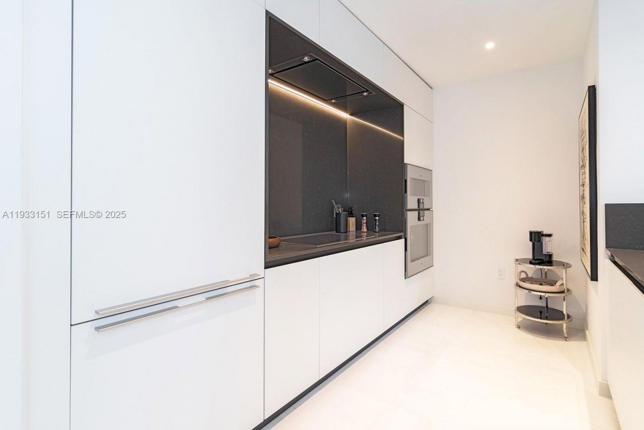 300 Biscayne Blvd Way, Unit 805, Miami, FL 33131 Photo