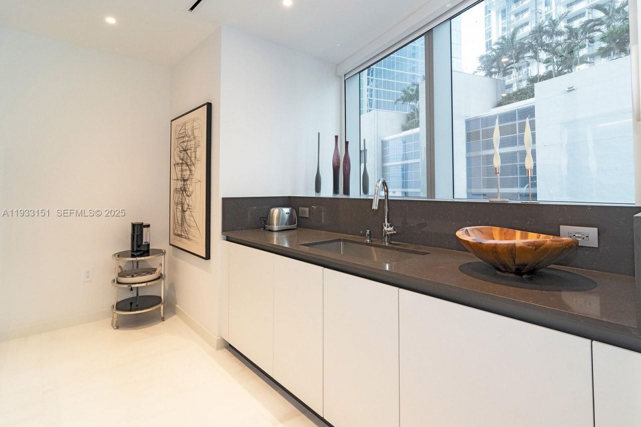 300 Biscayne Blvd Way, Unit 805, Miami, FL 33131 Photo