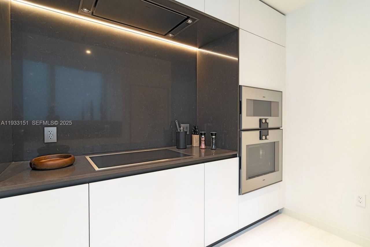 300 Biscayne Blvd Way, Unit 805, Miami, FL 33131 Photo