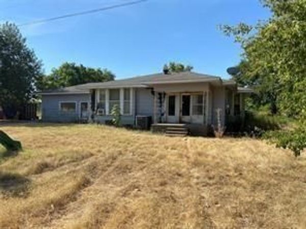 401 S Gardner Street, Whitewright, TX 75491