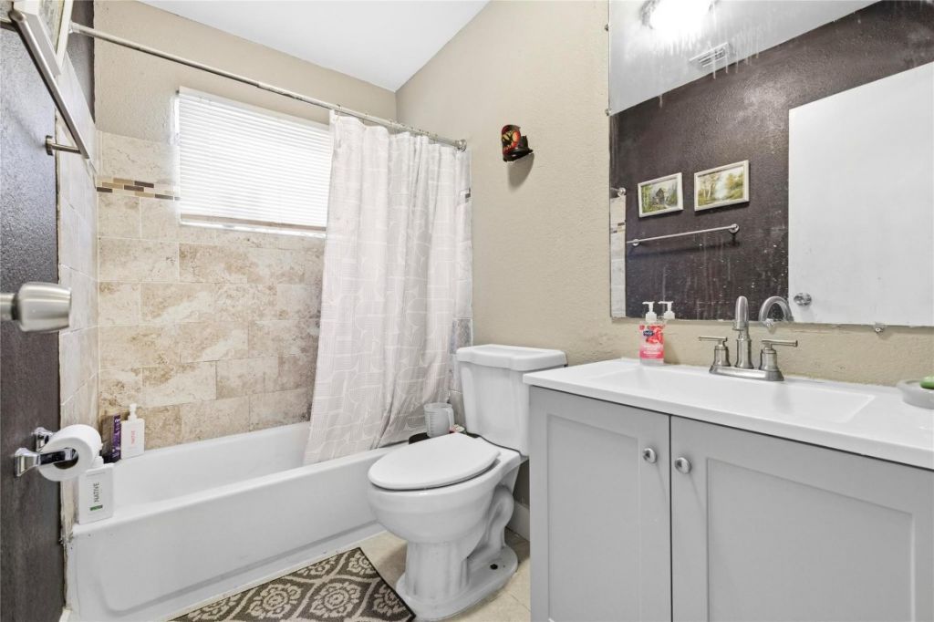 11411 NW 38th Place, Sunrise, FL 33323 Photo