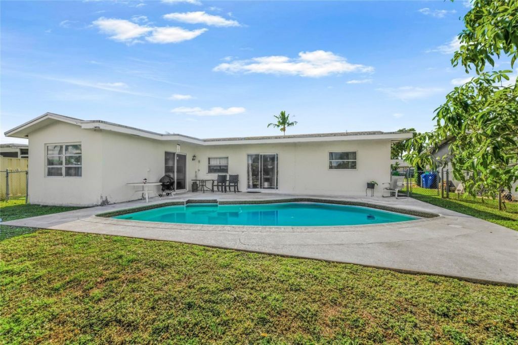 11411 NW 38th Place, Sunrise, FL 33323 Photo