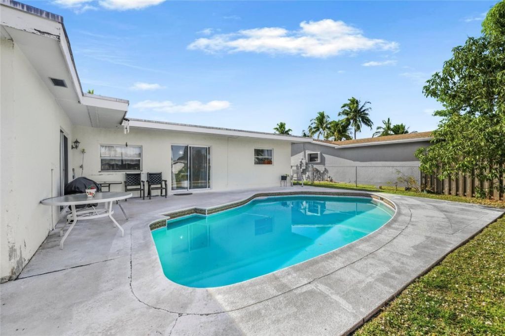 11411 NW 38th Place, Sunrise, FL 33323 Photo