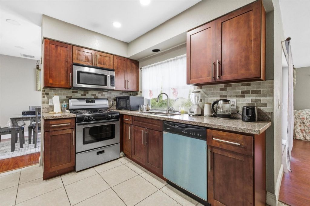 11411 NW 38th Place, Sunrise, FL 33323 Photo