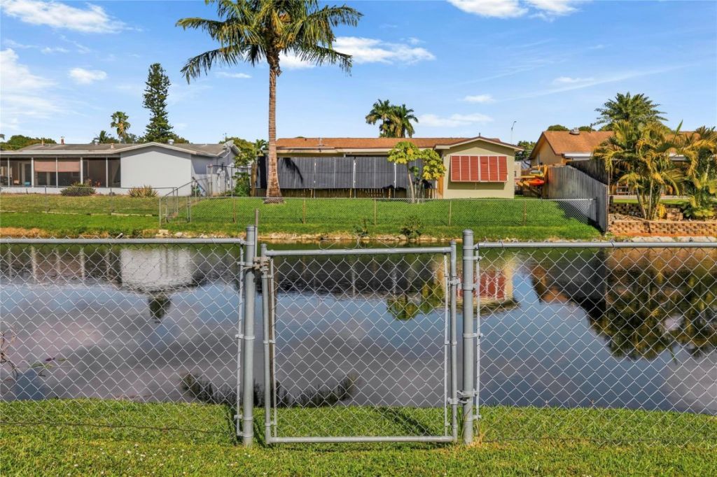 11411 NW 38th Place, Sunrise, FL 33323 Photo