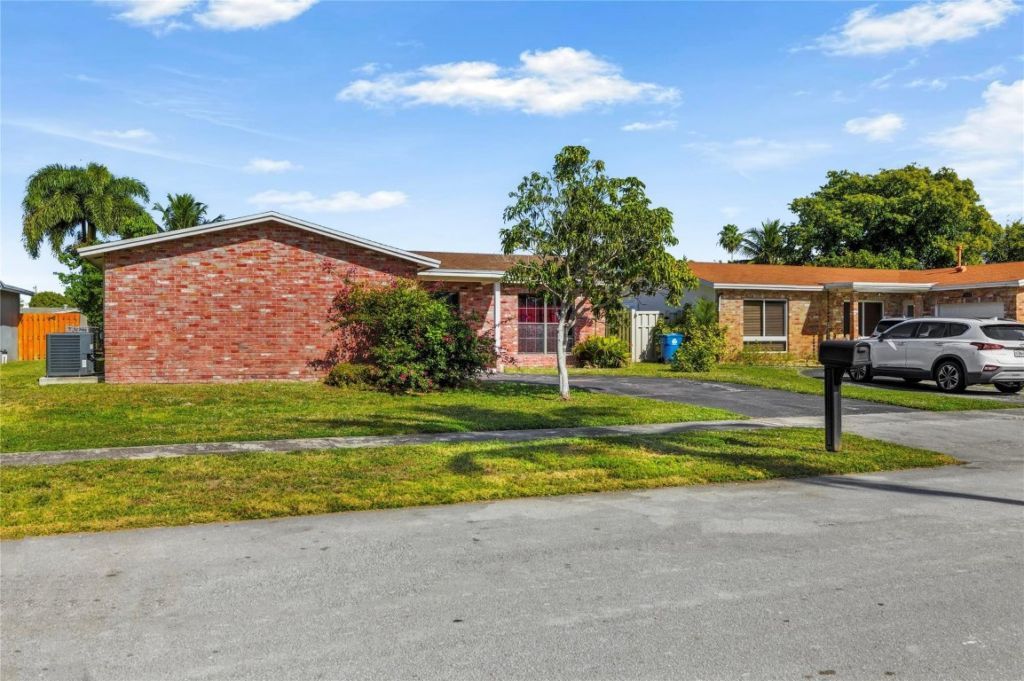 11411 NW 38th Place, Sunrise, FL 33323 Photo