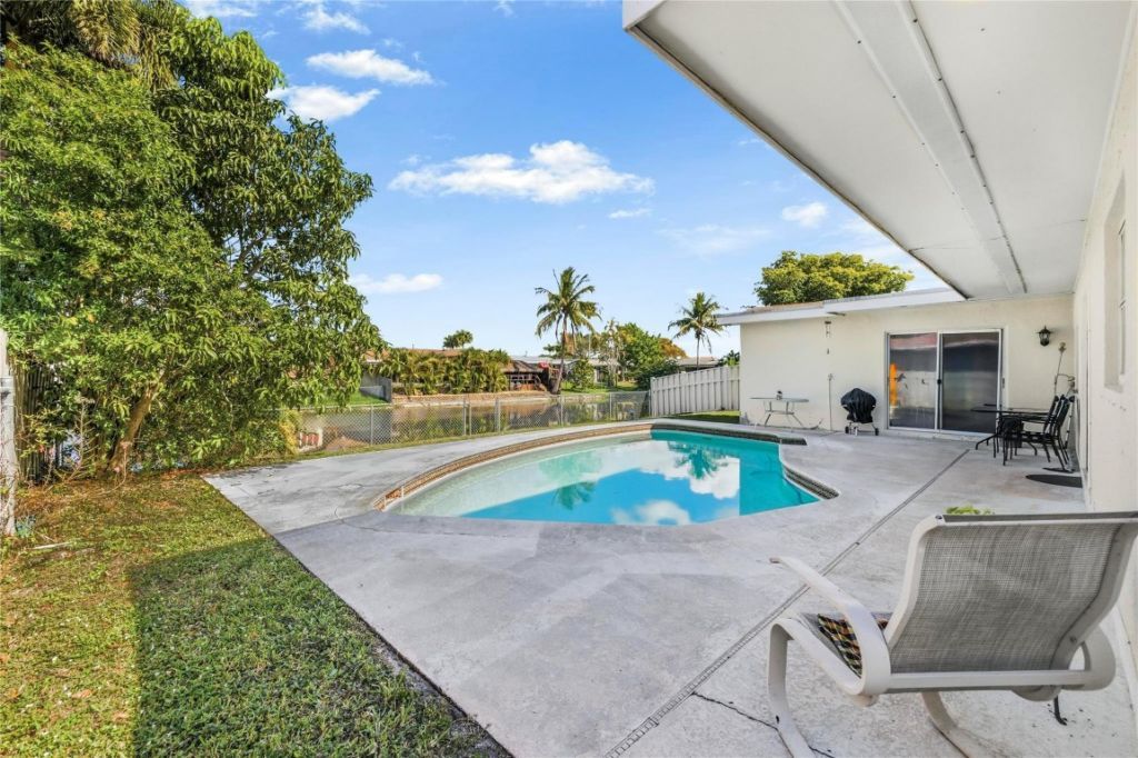 11411 NW 38th Place, Sunrise, FL 33323 Photo