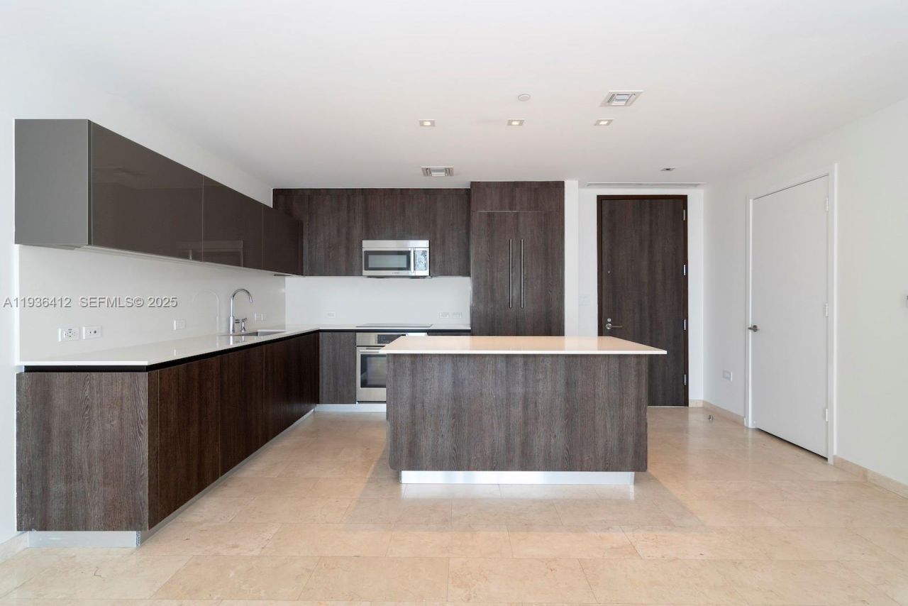 68 SE 6th St, Unit 2010, Miami, FL 33131 Photo