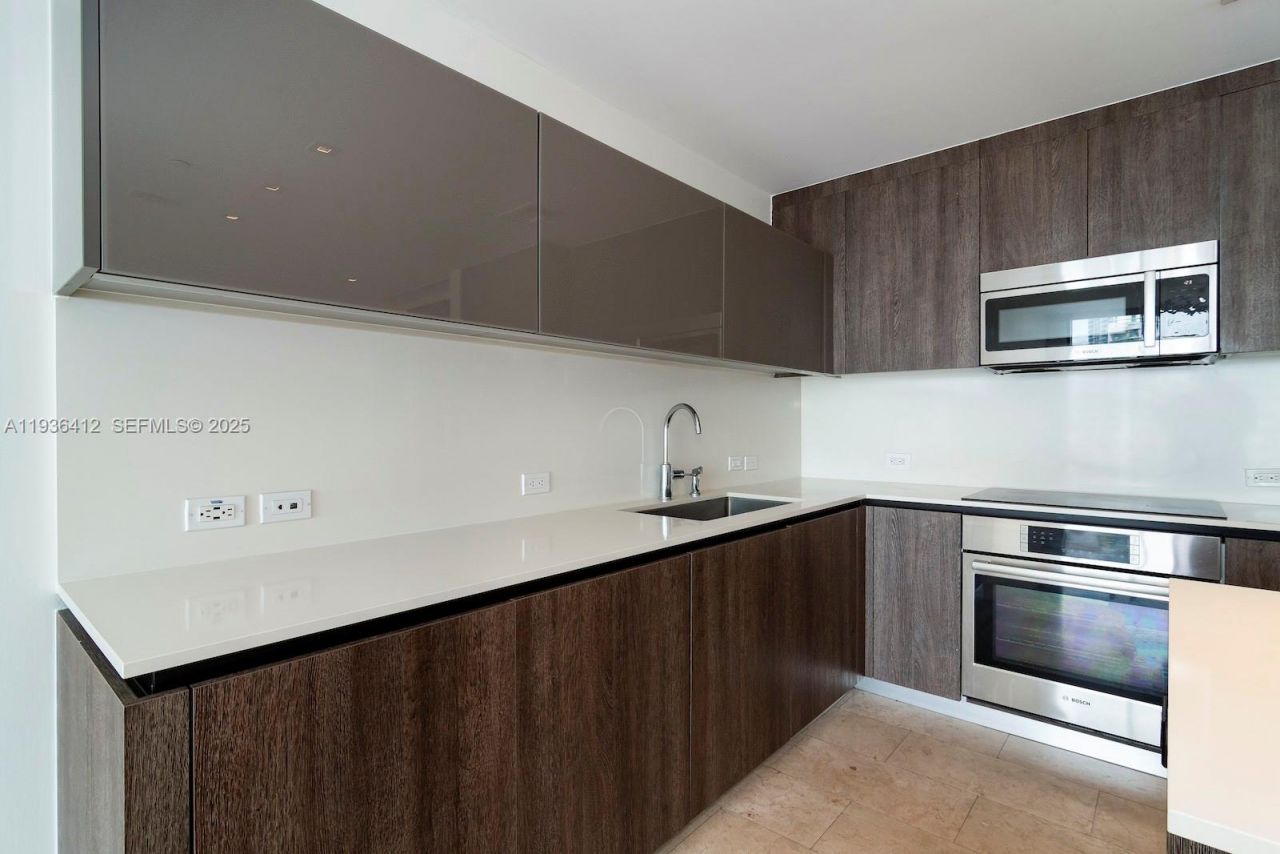 68 SE 6th St, Unit 2010, Miami, FL 33131 Photo