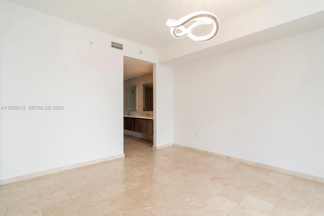 68 SE 6th St, Unit 2010, Miami, FL 33131 Photo