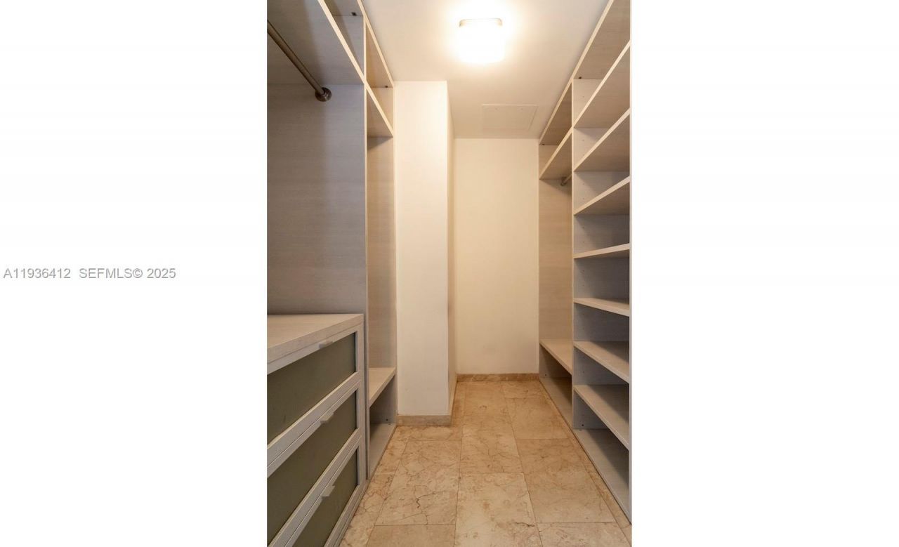 68 SE 6th St, Unit 2010, Miami, FL 33131 Photo