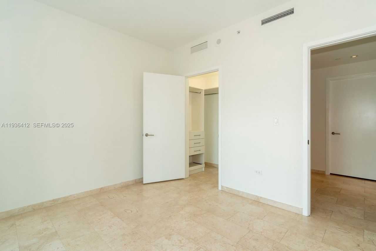 68 SE 6th St, Unit 2010, Miami, FL 33131 Photo