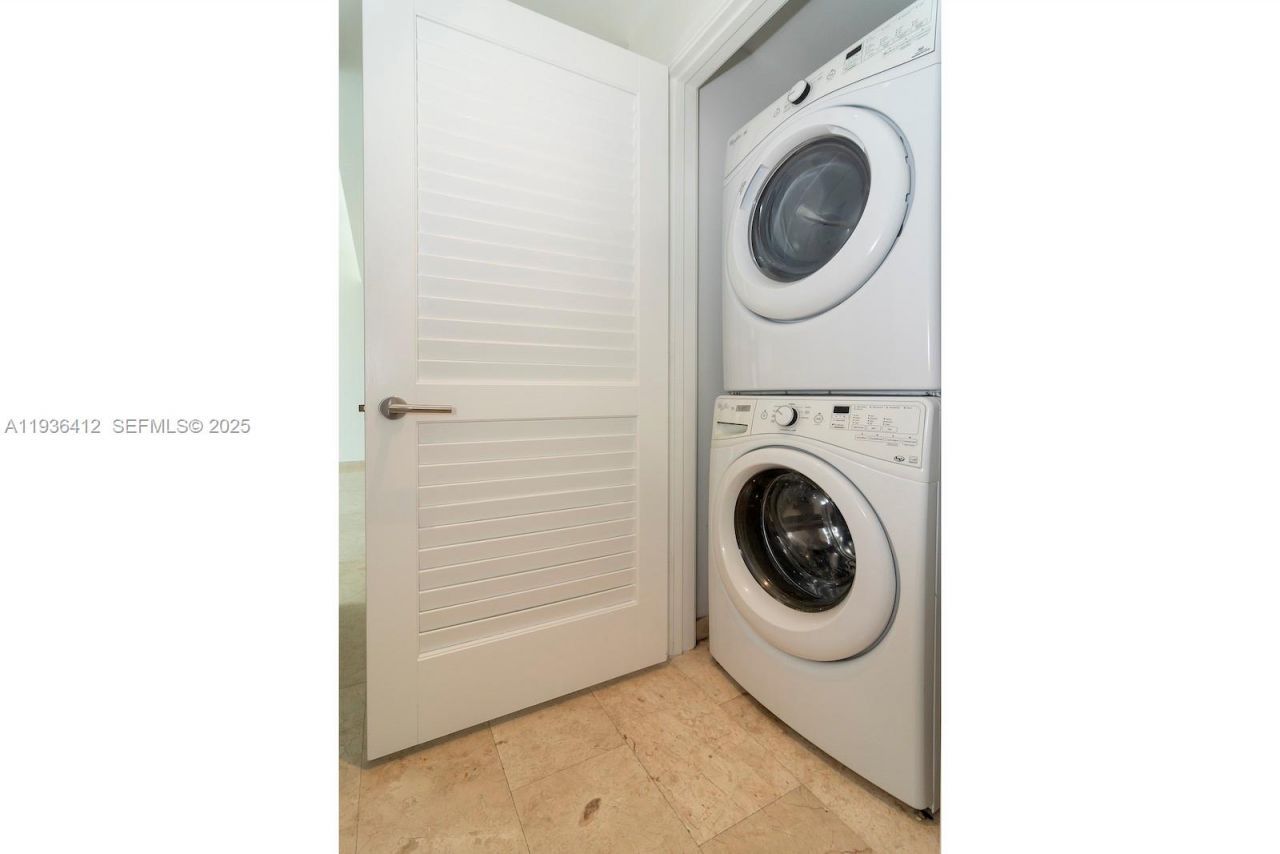 68 SE 6th St, Unit 2010, Miami, FL 33131 Photo