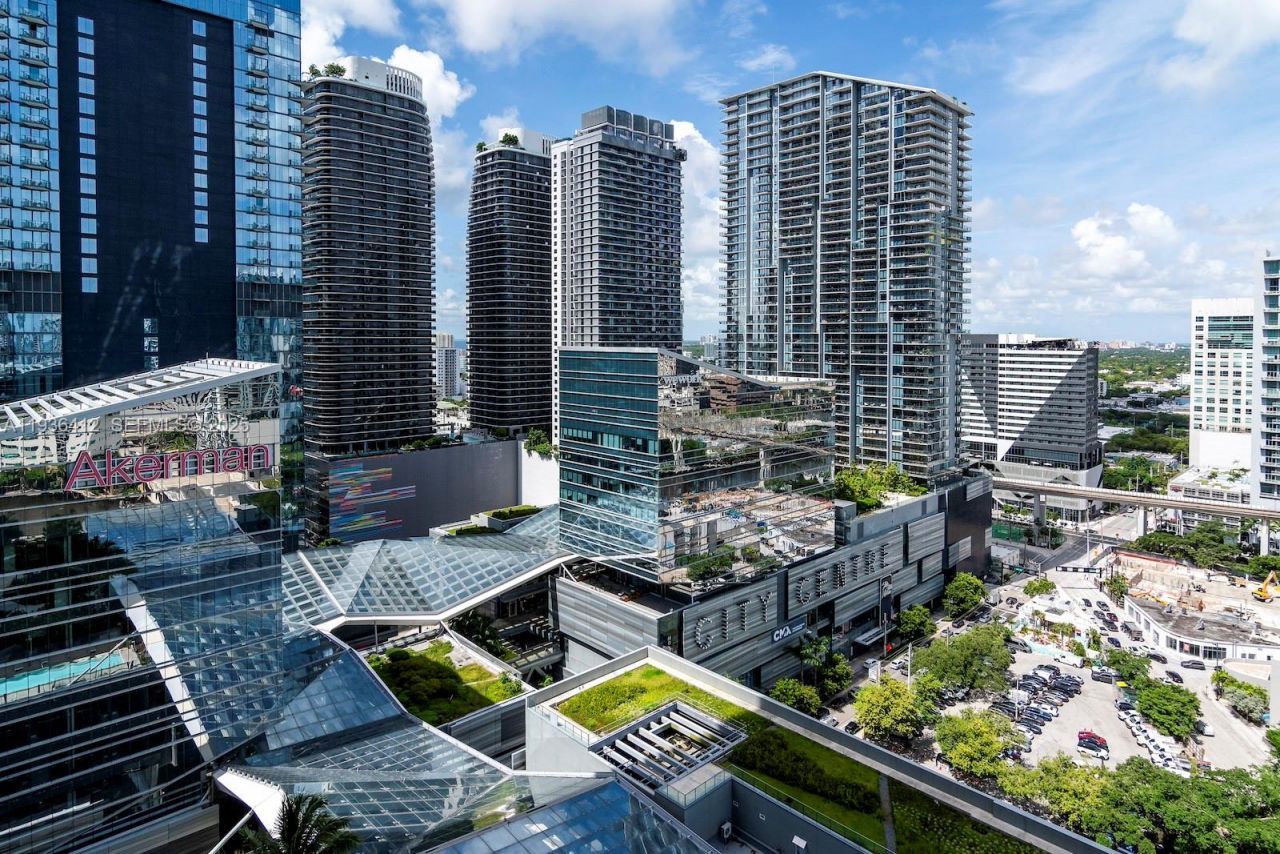 68 SE 6th St, Unit 2010, Miami, FL 33131 Photo