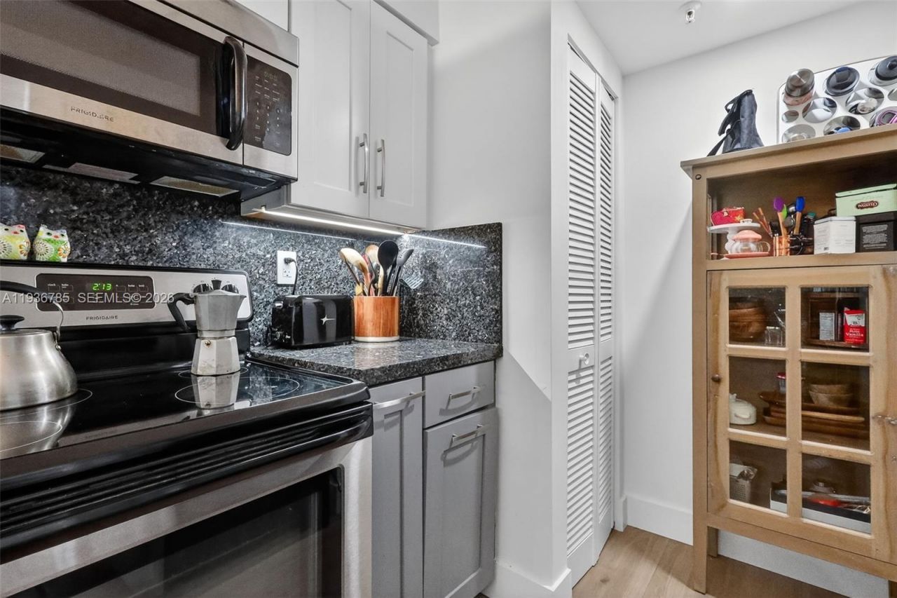 911 E Ponce De Leon Blvd, Unit 1504, Coral Gables, FL 33134 Photo