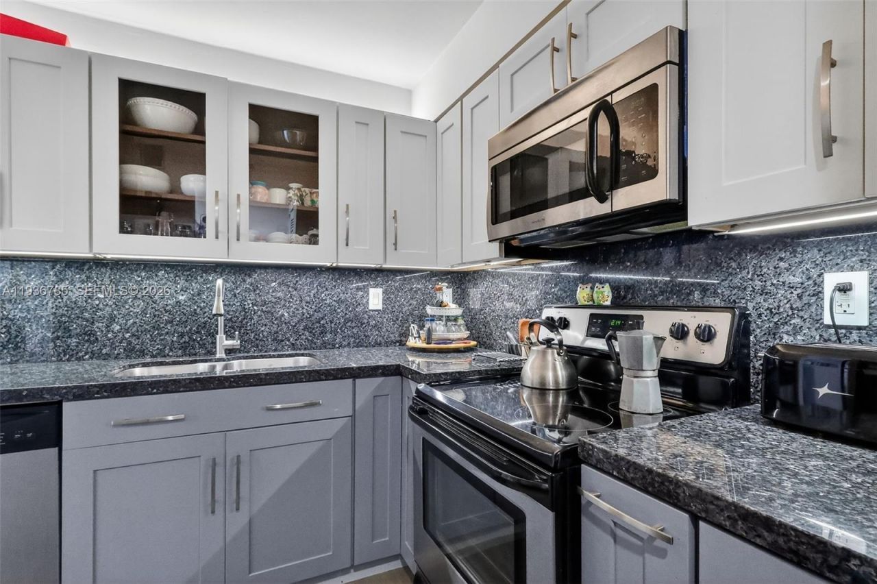 911 E Ponce De Leon Blvd, Unit 1504, Coral Gables, FL 33134 Photo