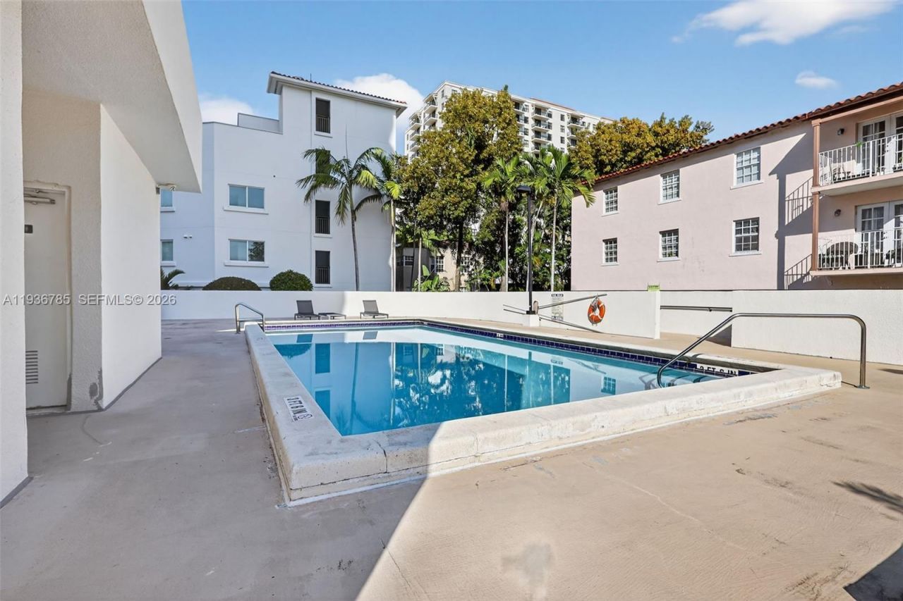 911 E Ponce De Leon Blvd, Unit 1504, Coral Gables, FL 33134 Photo