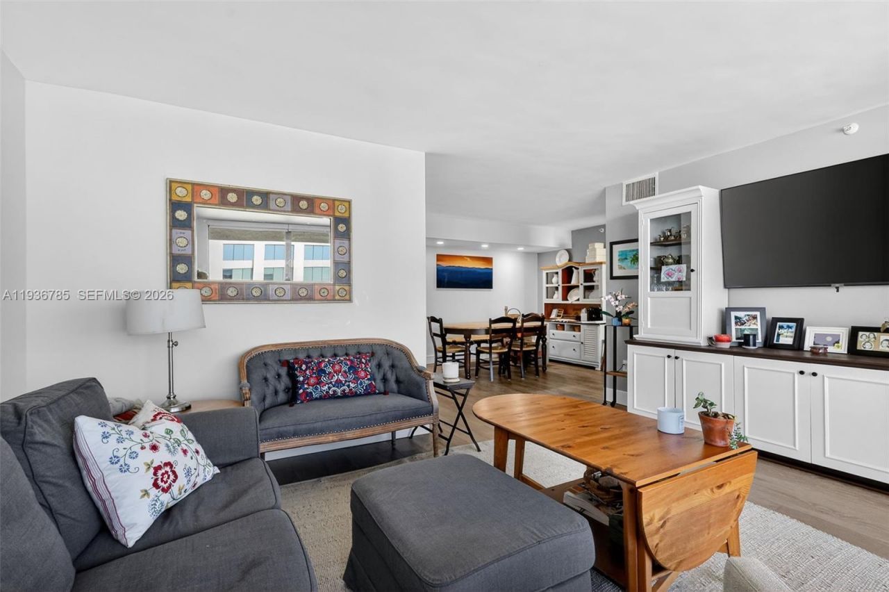 911 E Ponce De Leon Blvd, Unit 1504, Coral Gables, FL 33134 Photo