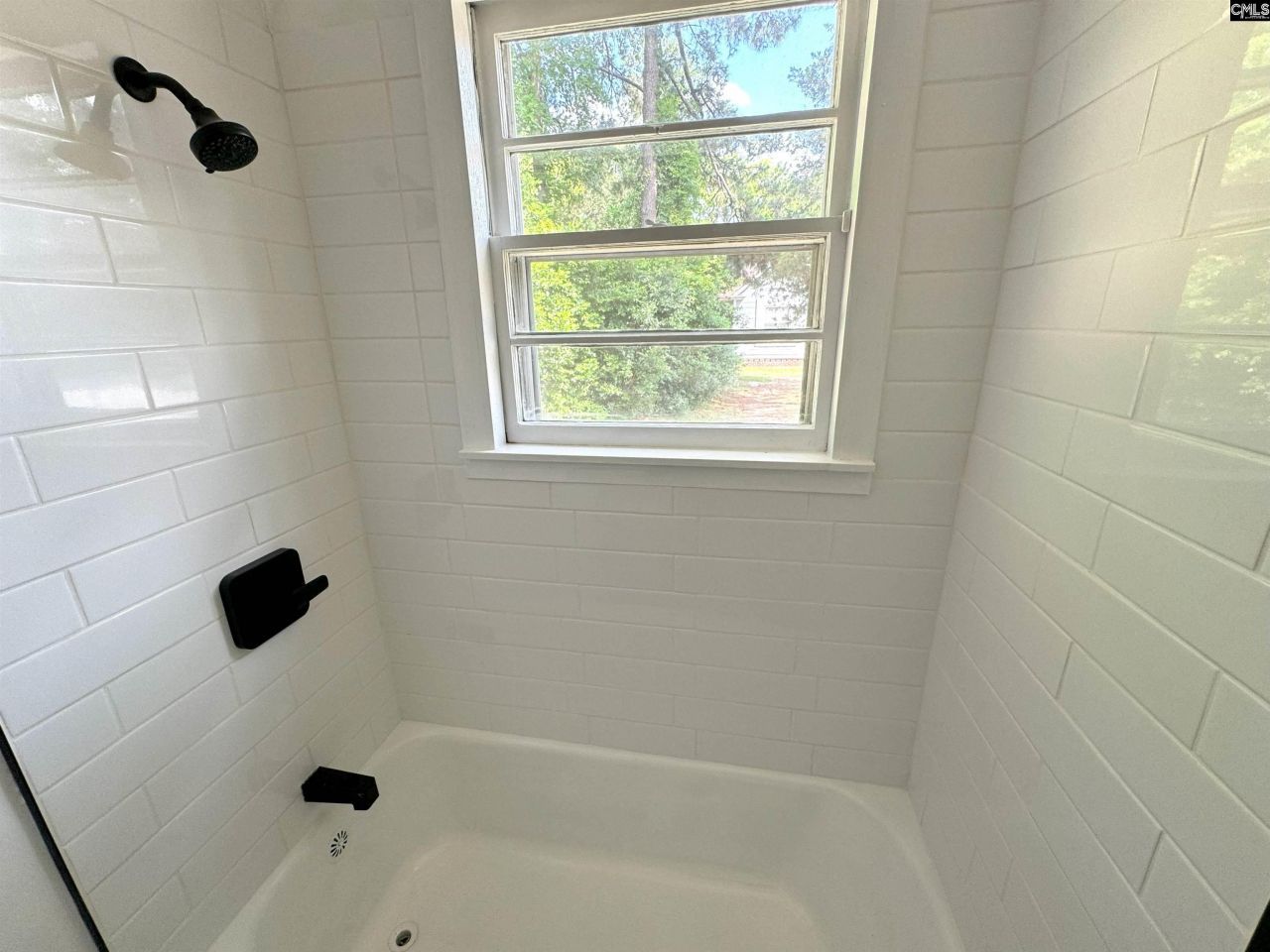 121 N Guignard Drive Photo 13