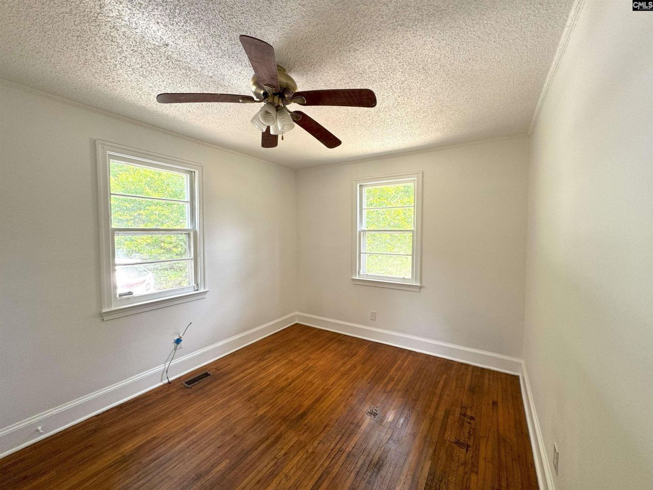 121 N Guignard Drive Photo 15