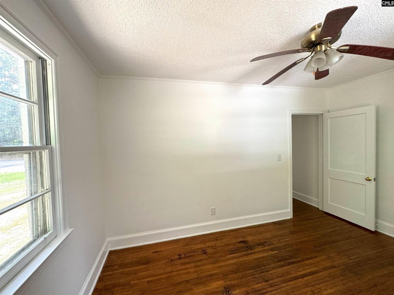 121 N Guignard Drive Photo 17