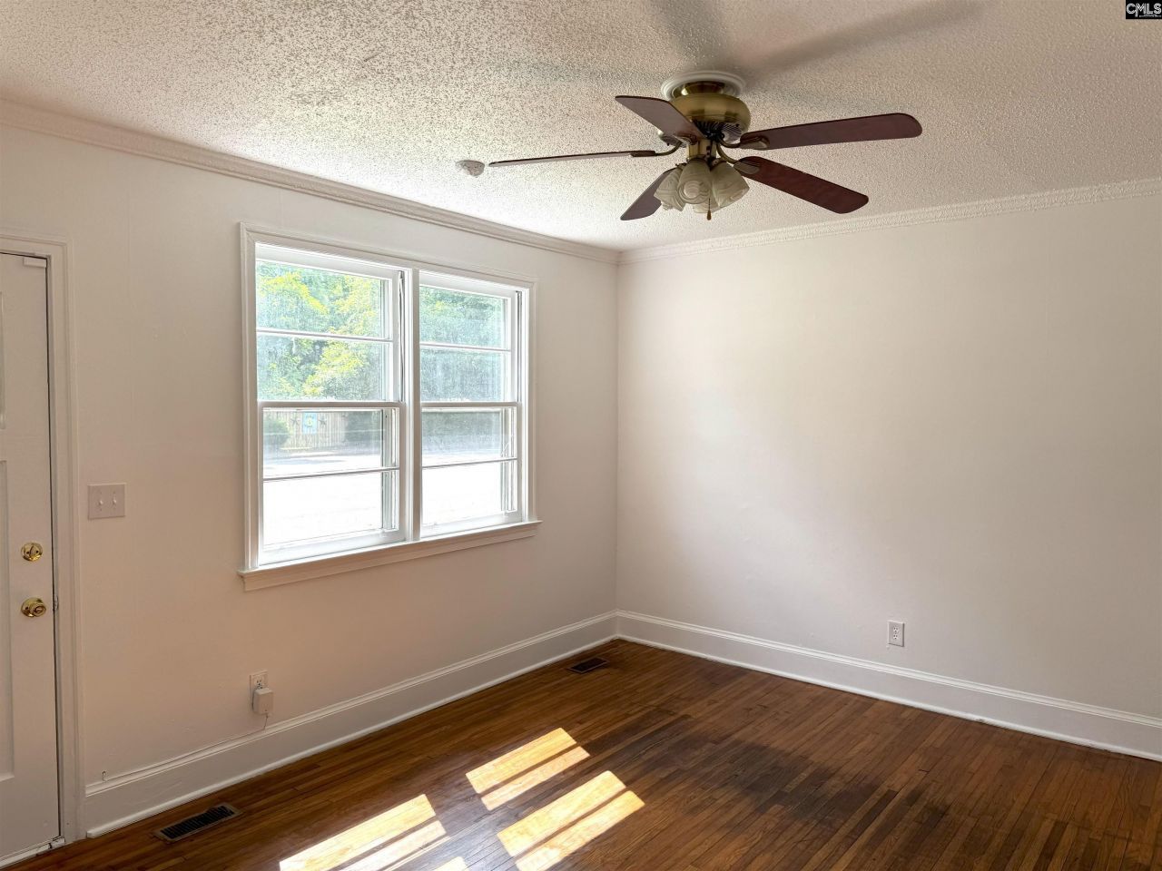 121 N Guignard Drive Photo 28