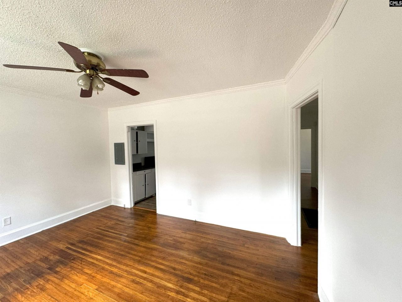 121 N Guignard Drive Photo 4