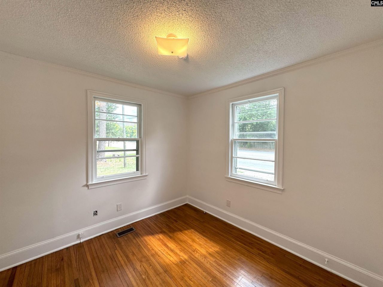 121 N Guignard Drive Photo 7