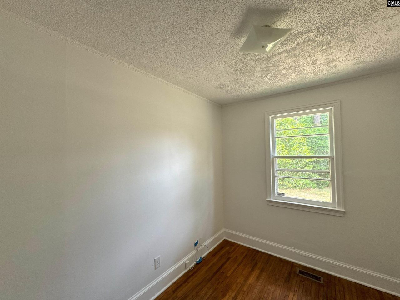 121 N Guignard Drive Photo 8