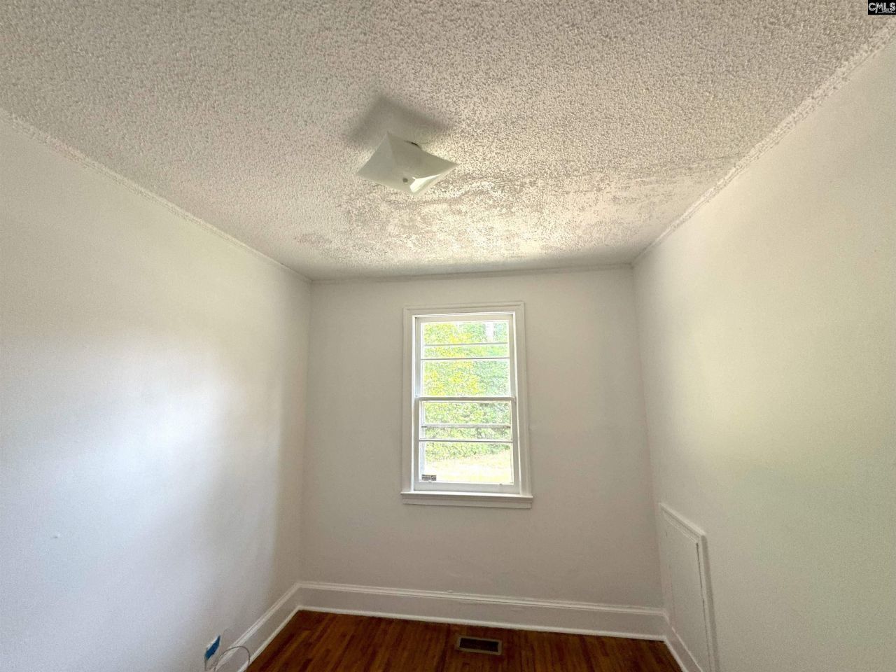 121 N Guignard Drive Photo 9