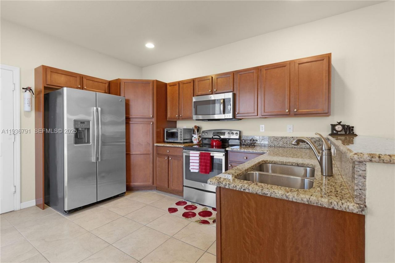 16789 SW 96th St, Miami, FL 33196 Photo