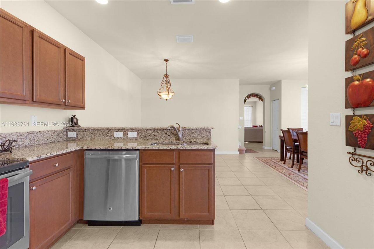 16789 SW 96th St, Miami, FL 33196 Photo