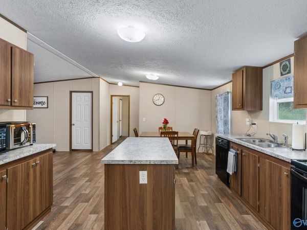 203 Bainbridge Loop, Muscle Shoals, AL 35661