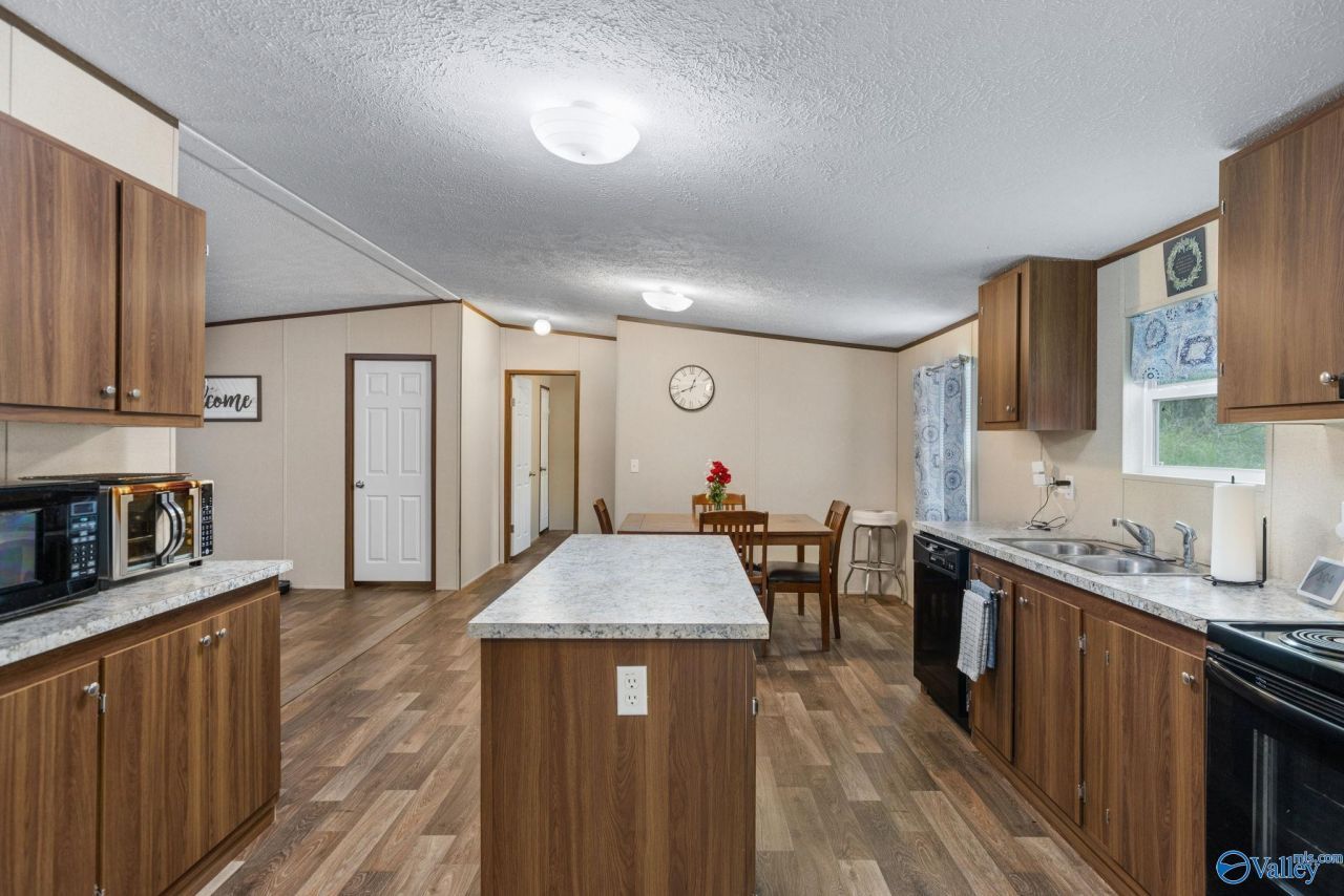 203 Bainbridge Loop, Muscle Shoals, AL 35661 Main Photo