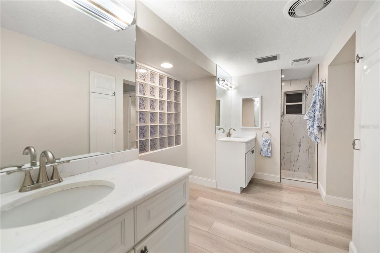 402 Harbor View Lane, Largo, FL 33770 Photo