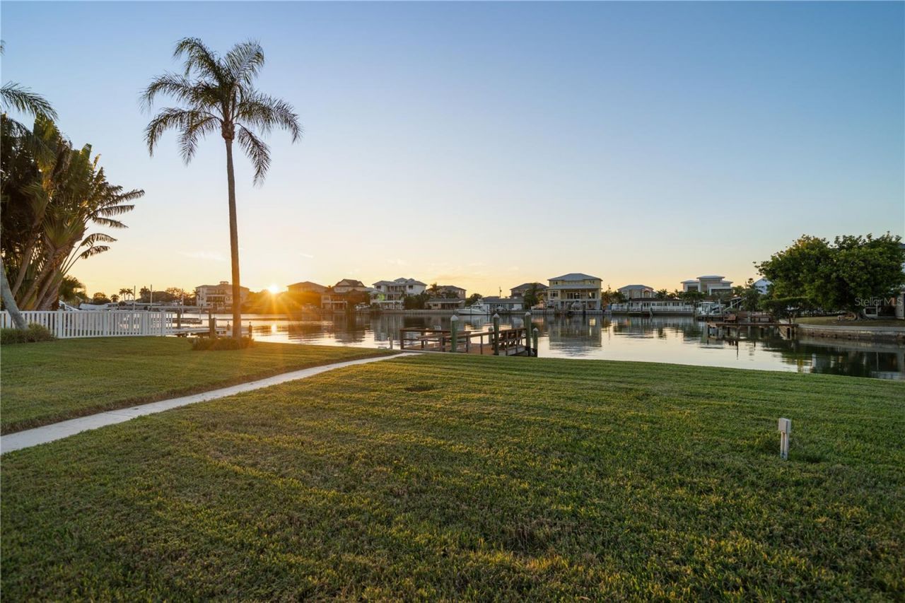 402 Harbor View Lane, Largo, FL 33770 Photo