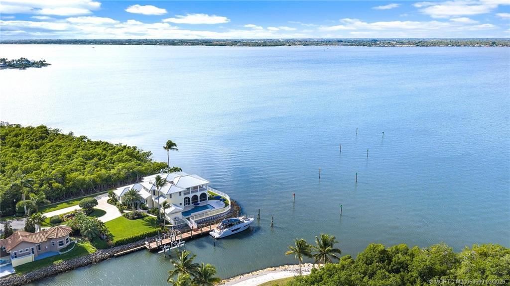 4105 NE Rigels Cove Way, Jensen Beach, FL 34957 Photo