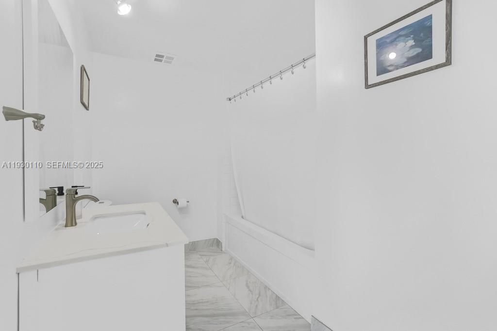 10 SW South River Dr, Unit 608, Miami, FL 33130 Photo