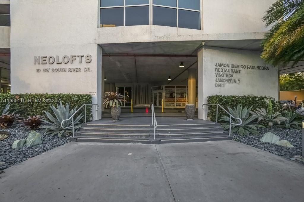 10 SW South River Dr, Unit 608, Miami, FL 33130 Photo