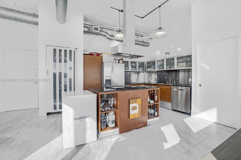 10 SW South River Dr, Unit 608, Miami, FL 33130 Photo