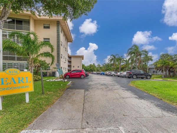 4151 NW 41st St, Unit 409, Lauderdale Lakes, FL 33319