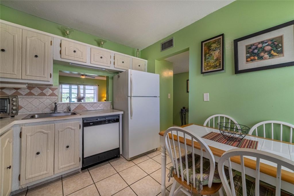 4151 NW 41st Street, Unit 409, Lauderdale Lakes, FL 33319 Photo