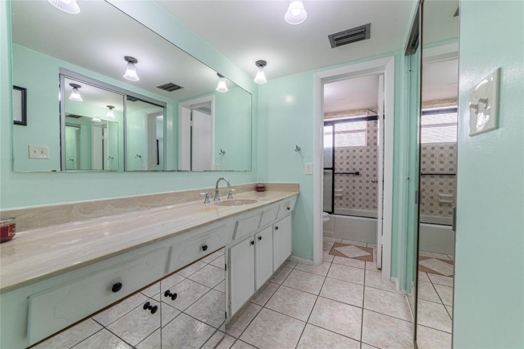 4151 NW 41st Street, Unit 409, Lauderdale Lakes, FL 33319 Photo