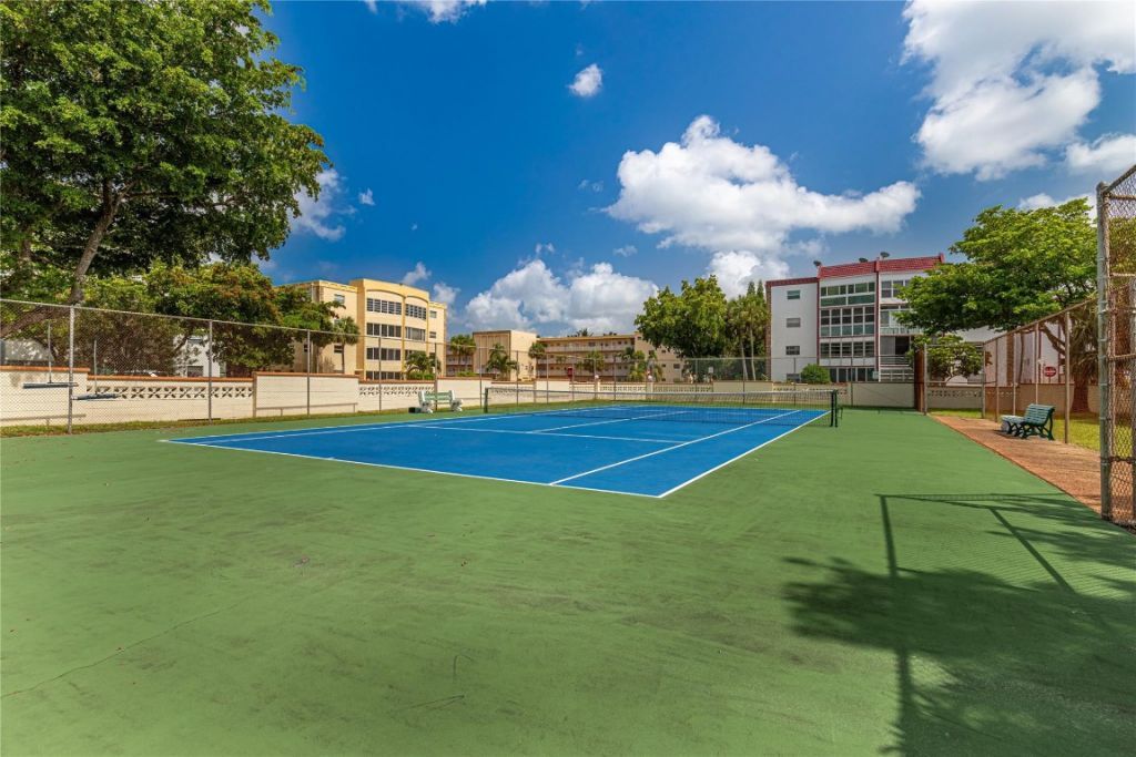 4151 NW 41st Street, Unit 409, Lauderdale Lakes, FL 33319 Photo