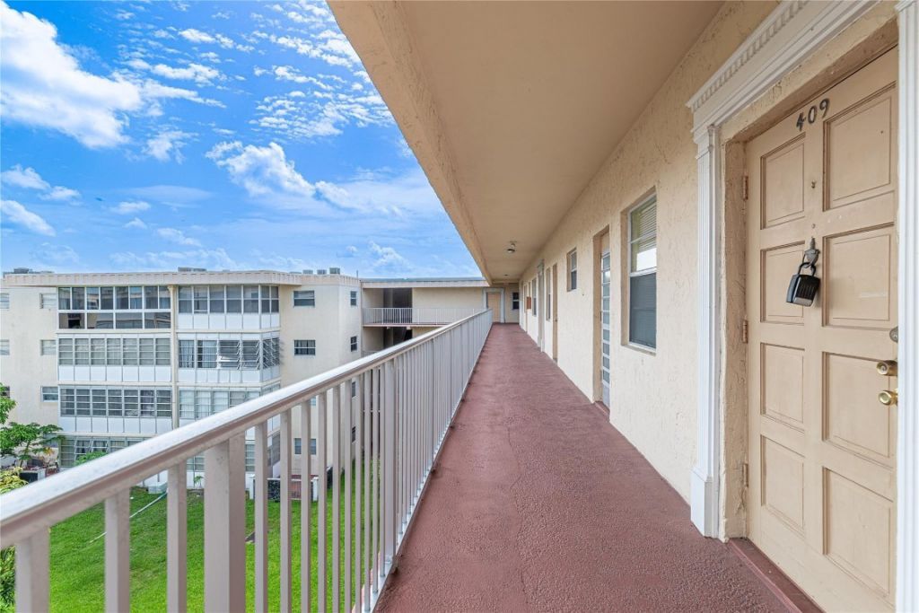 4151 NW 41st Street, Unit 409, Lauderdale Lakes, FL 33319 Photo